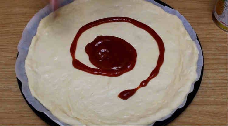 Пицца с ананасами