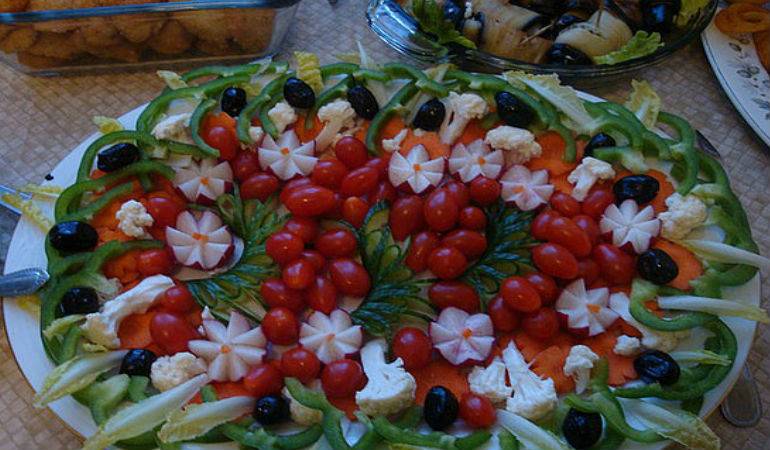 Кулинарный карвинг: оригинальное украшение праздничного стола