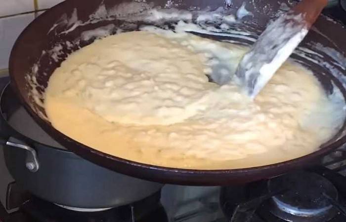 Сырный суп с креветками и крабовыми палочками