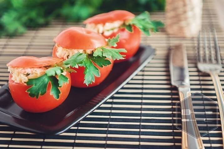 20 оригинальных салатов с креветками и рукколой