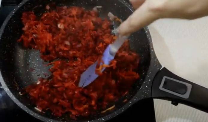 Вкусный борщ можно приготовить и в мультиварке: рецепт с фото