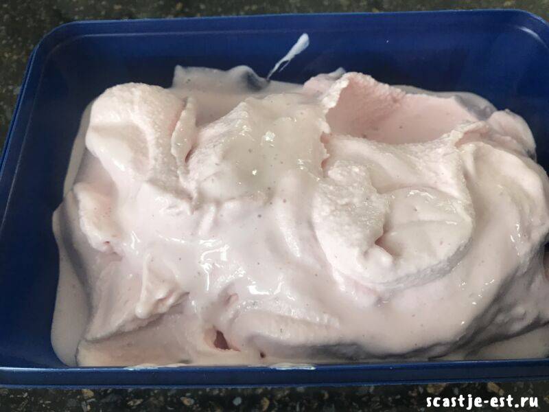 Клубничное мороженое