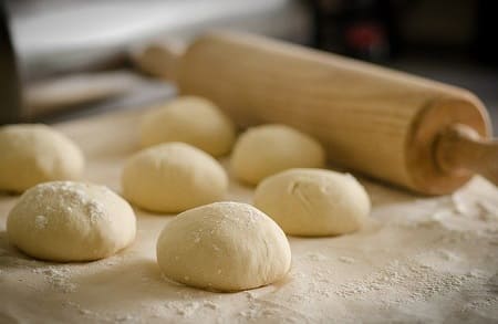 Пирожное школьное (глазированная песочная полоска с повидлом)