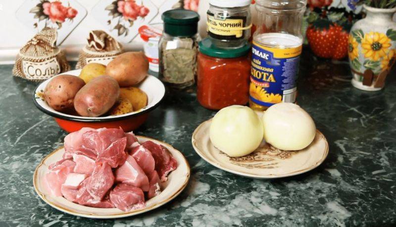 Жаркое по-домашнему из свинины и картофеля: 9 популярных рецептов