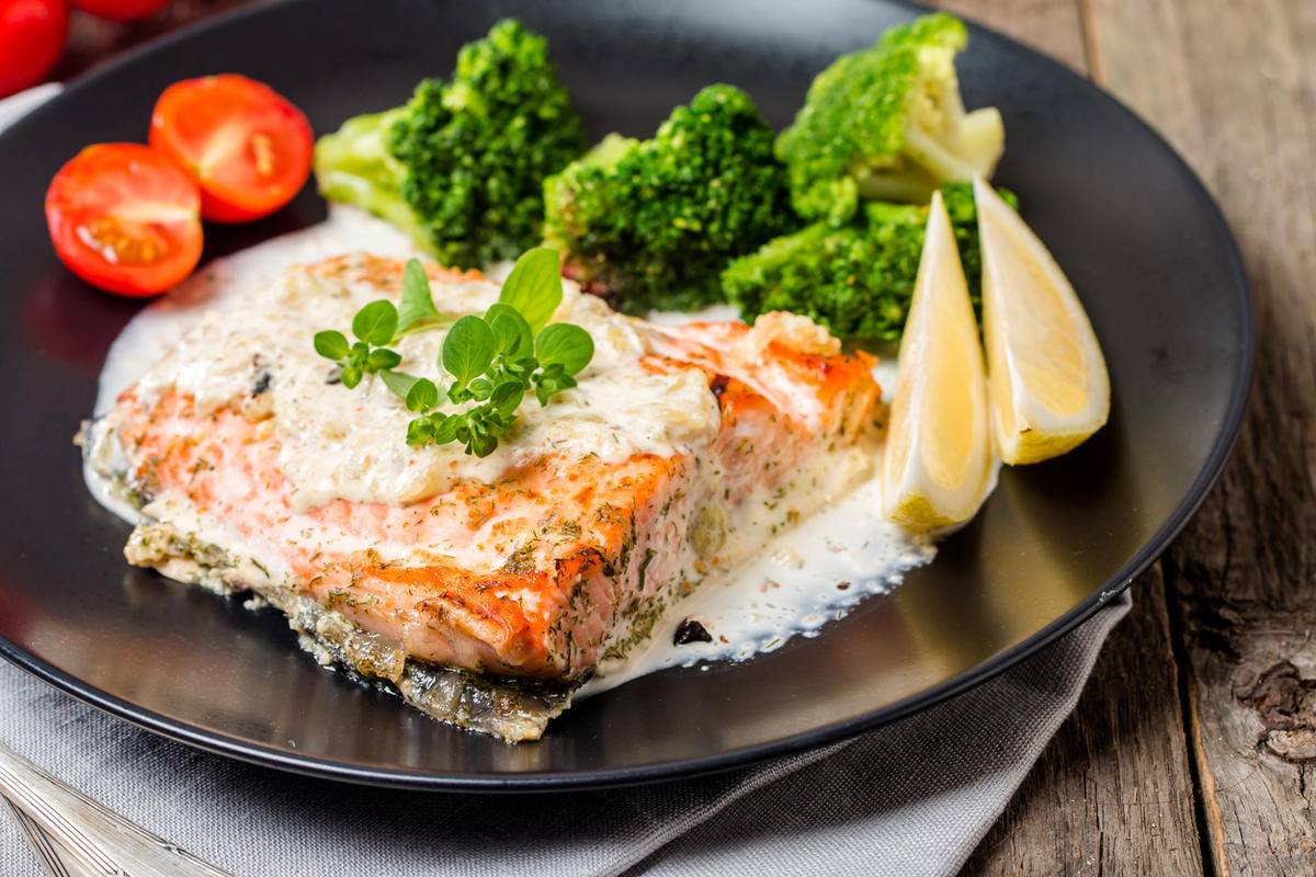 Форель запеченная в духовке — 5 рецептов приготовления сочной и вкусной рыбы