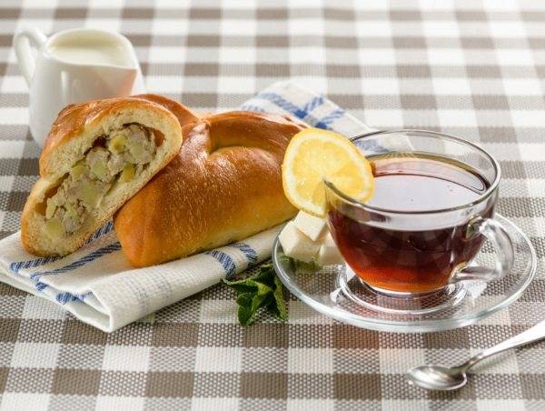 Курники из слоёного теста с курицей и картошкой