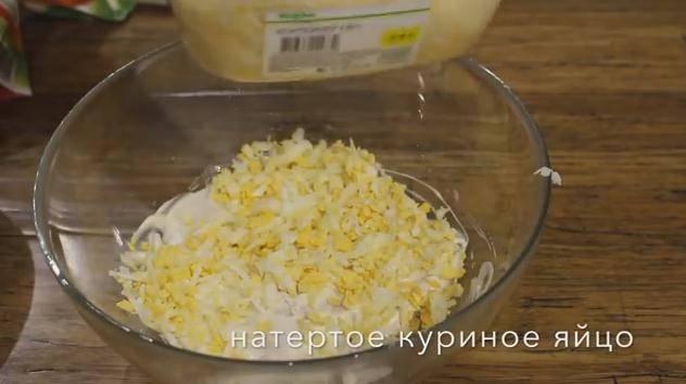 10 вкусных рецептов салата с копченой курицей