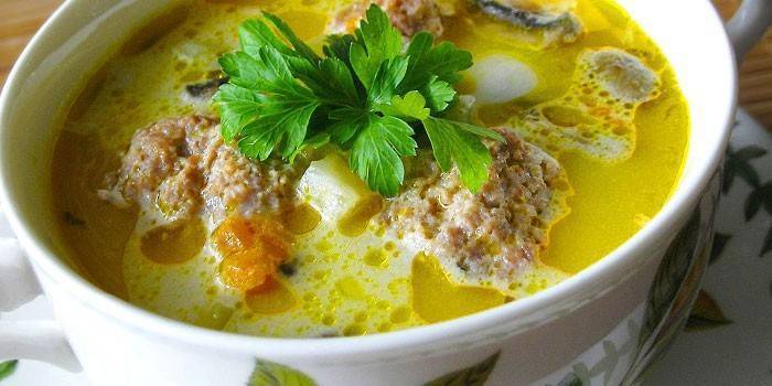 Сливочный суп с курицей
