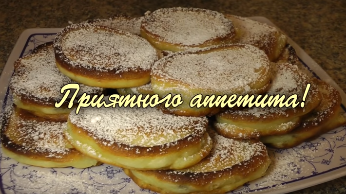 Дрожжевые оладьи на молоке с изюмом