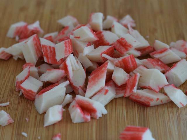 Рецепт: салат с кальмарами и сыром
