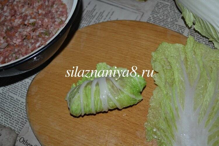 Вкусные голубцы из пекинской капусты с мясным фаршем, приготовленные в духовке по простым рецептам