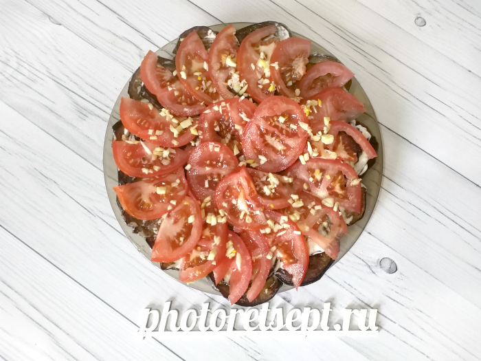 Баклажаны в духовке с помидорами и сыром