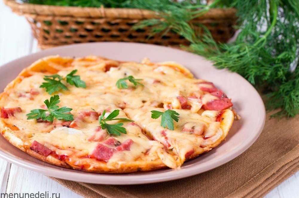 Пицца на сковороде быстро и вкусно. быстрая пицца за 10 минут