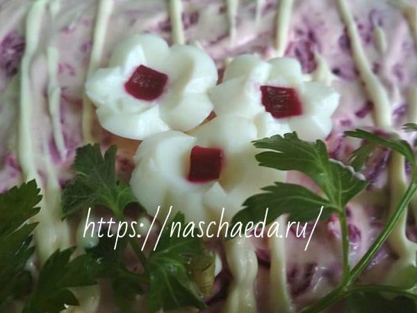 7 самых вкусных салатов из свеклы вареной 2022: простые пошаговые рецепты