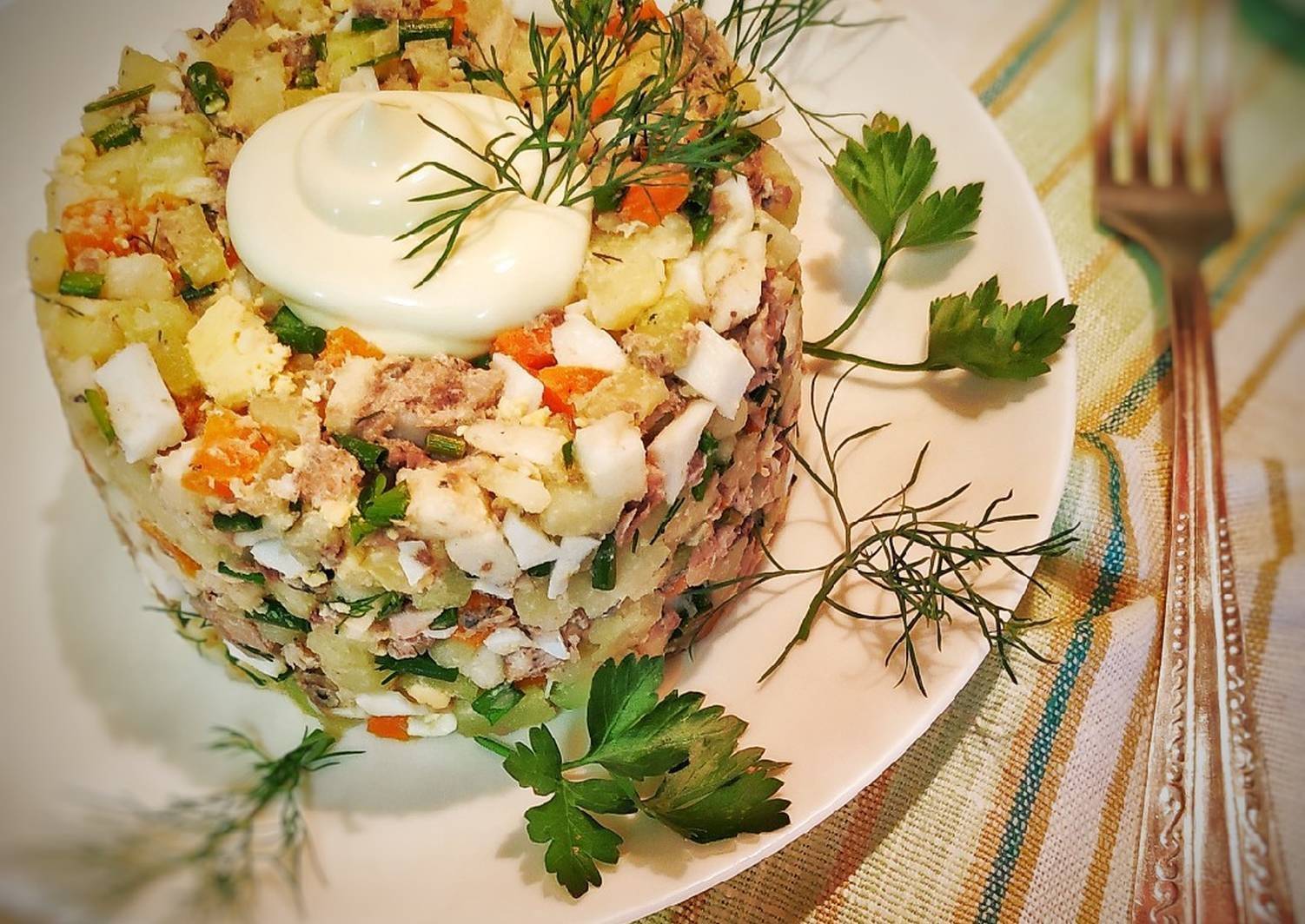Салаты с красной рыбой – 10 рецептов с фото простых и вкусных