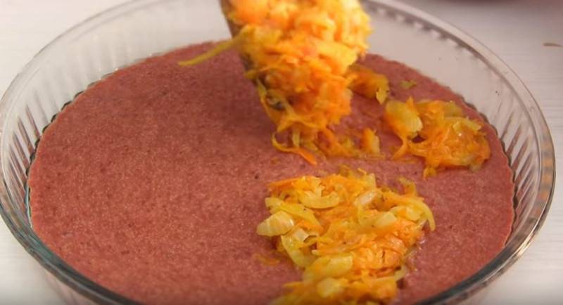 Говяжья печень с картошкой и сыром в духовке