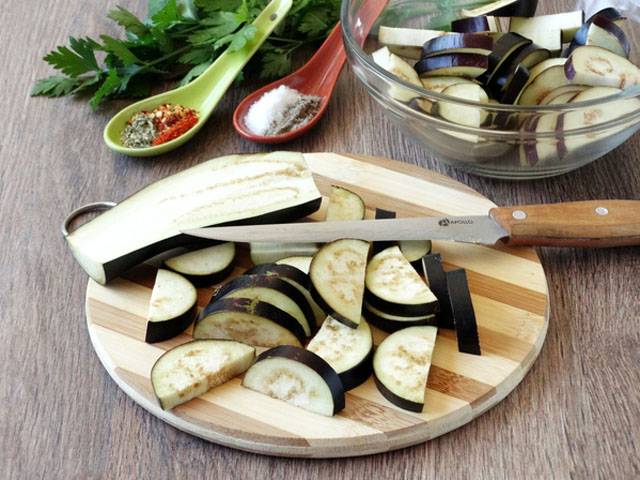 Тушеные баклажаны с овощами