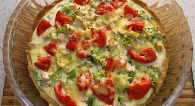 Киш с курицей, грибами и брокколи
