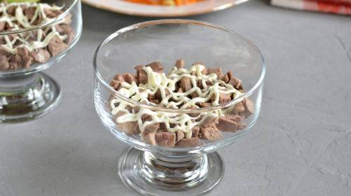 Салат с куриной печенью