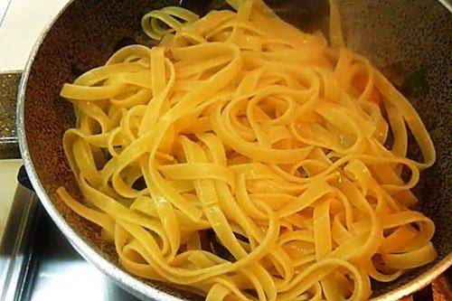 Паста с морепродуктами в сливочном соусе
