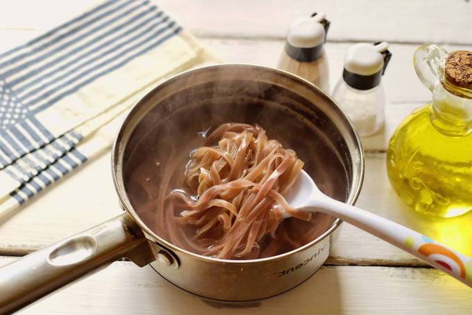 Макароны с сыром фета и овощами