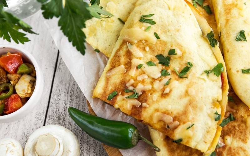 Готовим вкуснейшую мексиканскую кесадилью с курицей