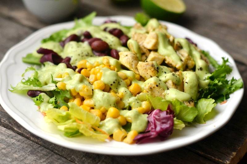 Крабовый салат с огурцом и кукурузой – 6 классических рецептов