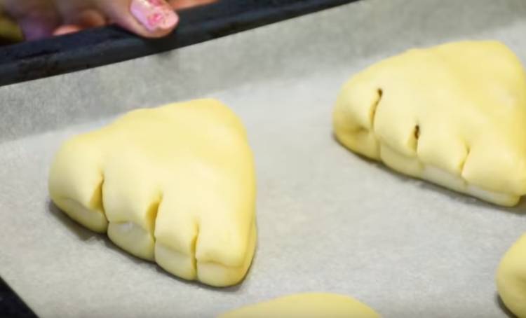 Печем булочки с корицей из вкусного дрожжевого теста