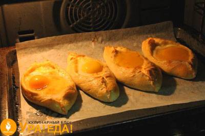 Ленивые хачапури с сыром на сковороде – 6 быстрых и вкусных рецептов