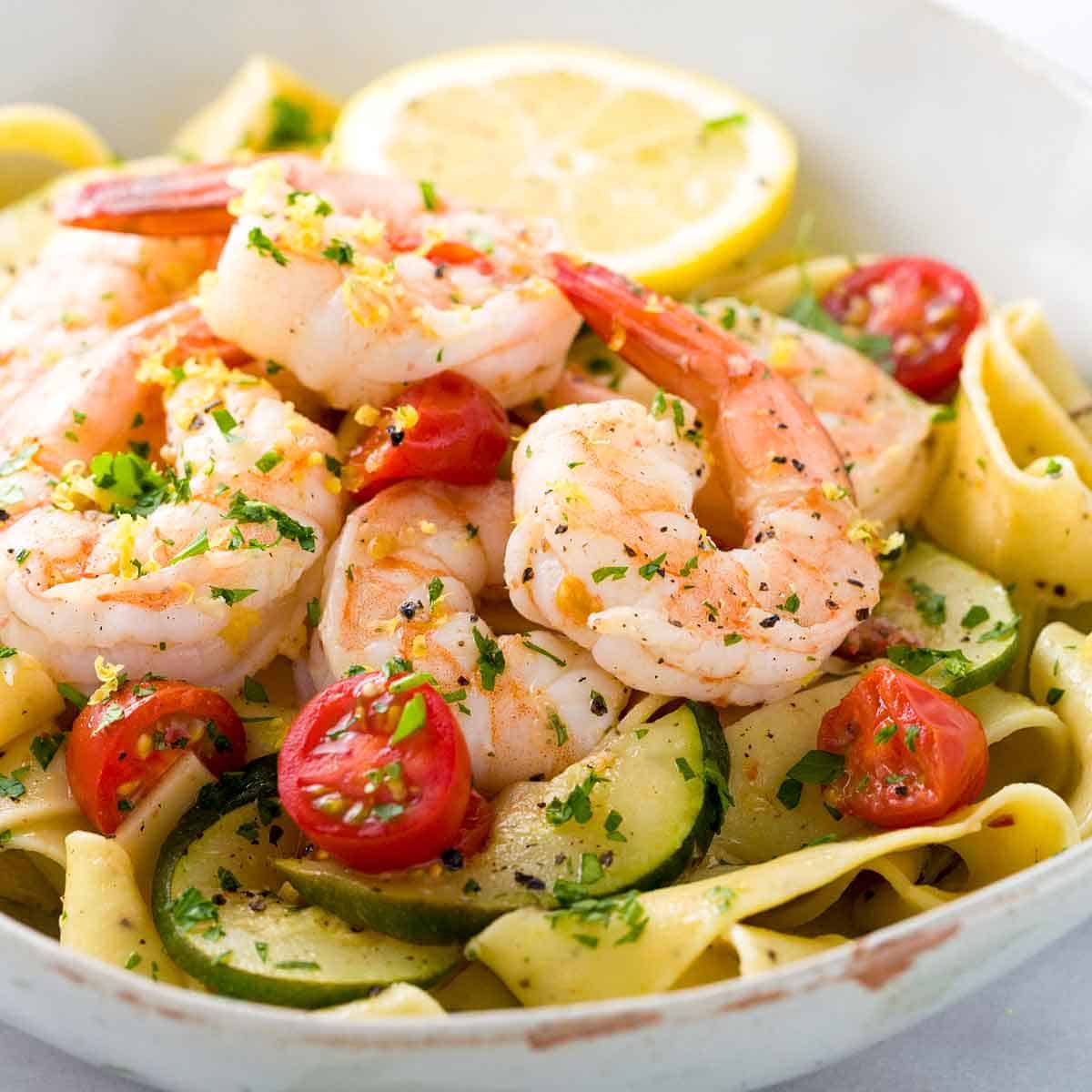 Спагетти в сливочном соусе с курицей