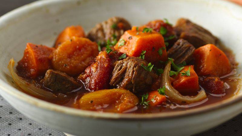 Жаркое в горшочках с мясом и картошкой в духовке — 5 пошаговых рецептов с фото