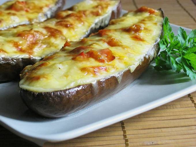 Помидоры, фаршированные сыром и чесноком: 12 простых рецептов