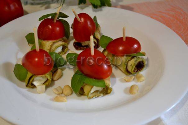Салат сыр с чесноком и яйцом