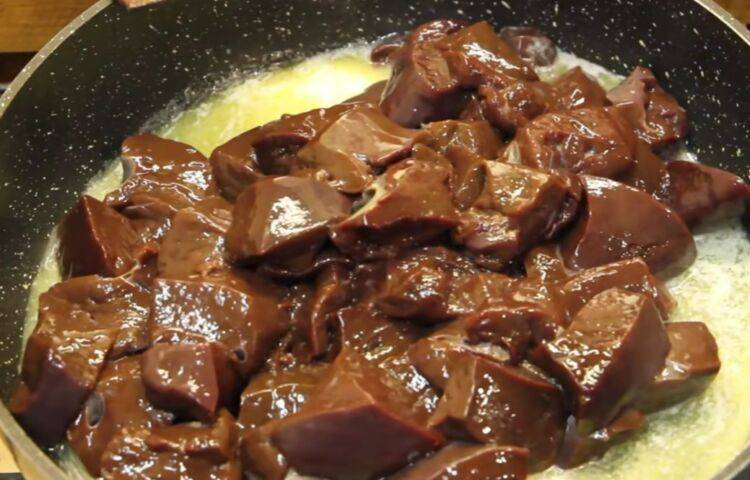 Говяжья печень с картошкой и сыром в духовке