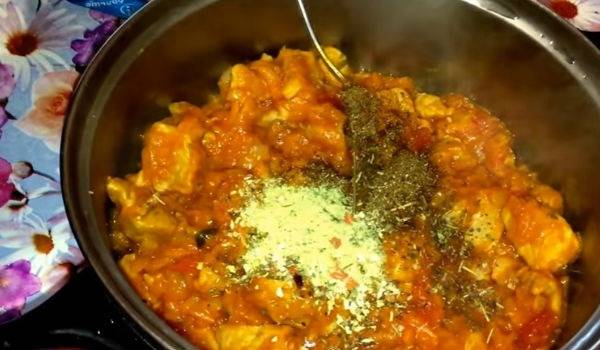 Подливка из свинины: с луком, томатом, сметаной, мукой, бефстроганов