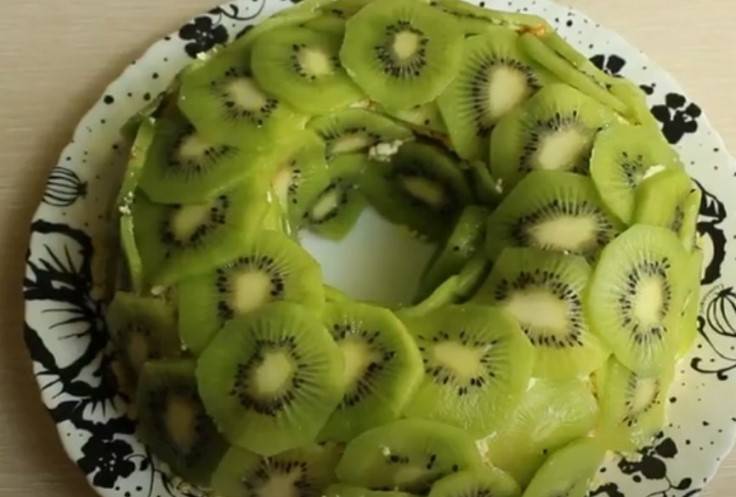 Салат «изумрудный браслет» с курицей и киви: рецепты, советы по приготовлению и оформлению