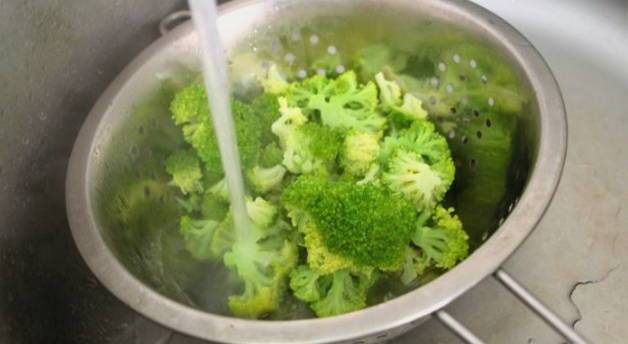 Киш с курицей, грибами и брокколи
