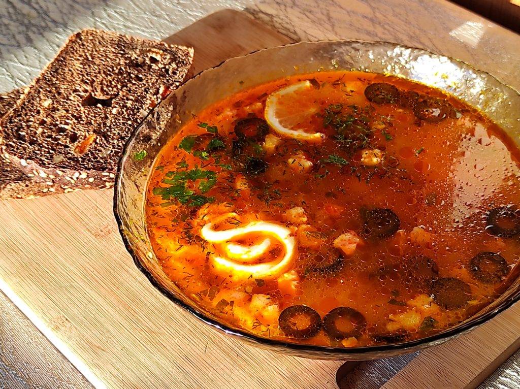 Солянка с колбасой