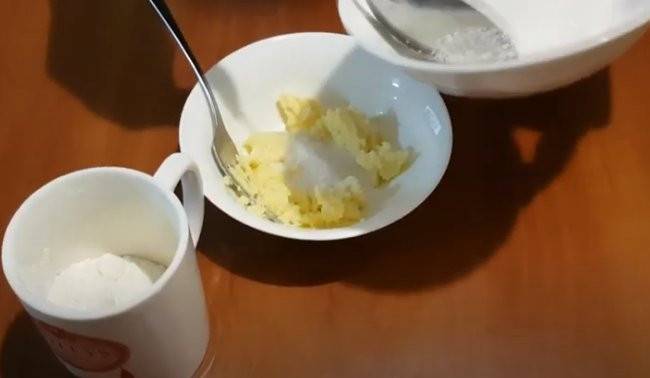 Шарлотка с творогом и яблоками рецепт с фото пошагово в духовке