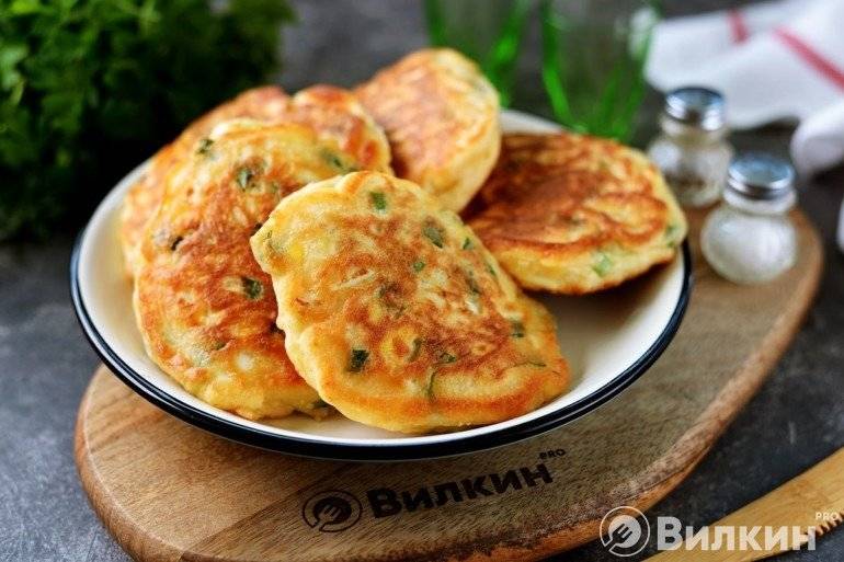 Пирожки с яйцом и луком