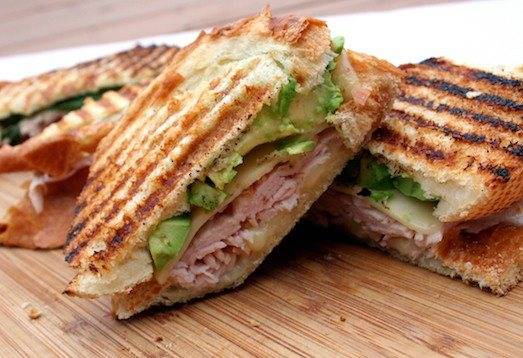 Панини, крок-мадам и вада пав: самые вкусные горячие сэндвичи из разных уголков мира