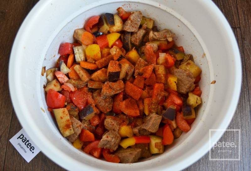Овощное рагу со свининой в мультиварке с незабываемым вкусом!