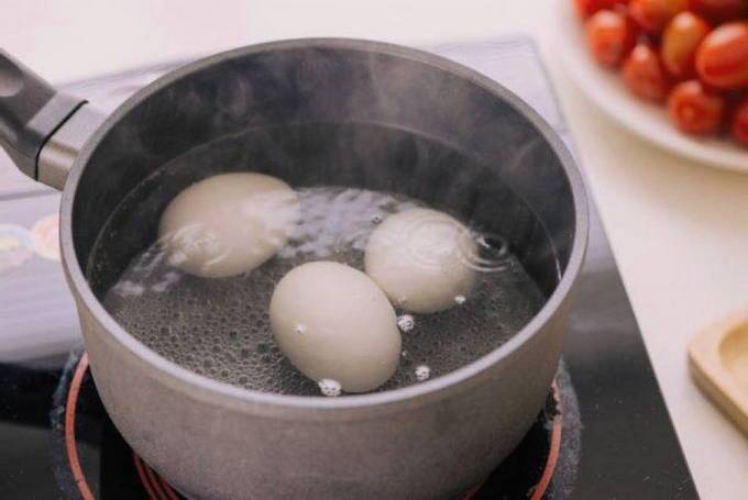 Салат с курицей и ананасами: классические рецепты очень вкусных салатов