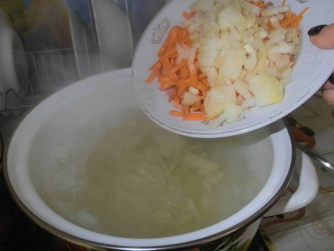 Рыбный суп со сливками и овощами