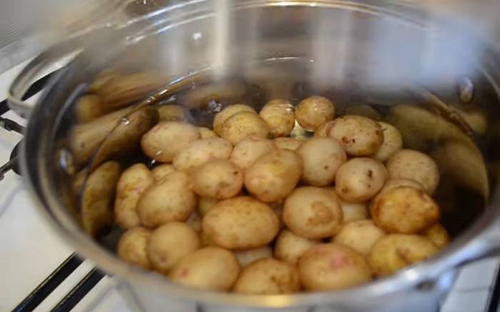 Картошка с овощами в духовке: в фольге, рукаве, горшочках
