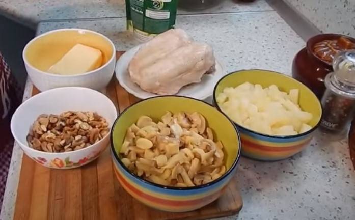 Вкусные салаты с грибами. 7 простых и подробных рецептов на день рождения и новый год