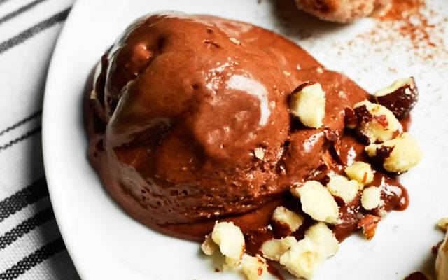 Мороженое из банана в домашних условиях, молока, сливок, какао, клубники, кефира