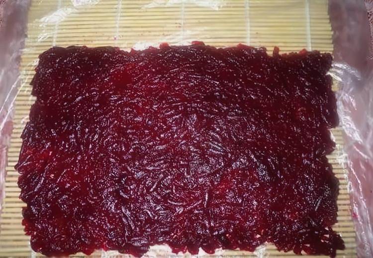 Закуска из лаваша: рулетики с сельдью и картофелем