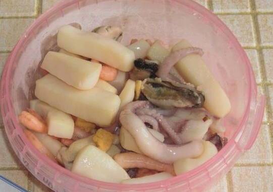 Салат с морепродуктами