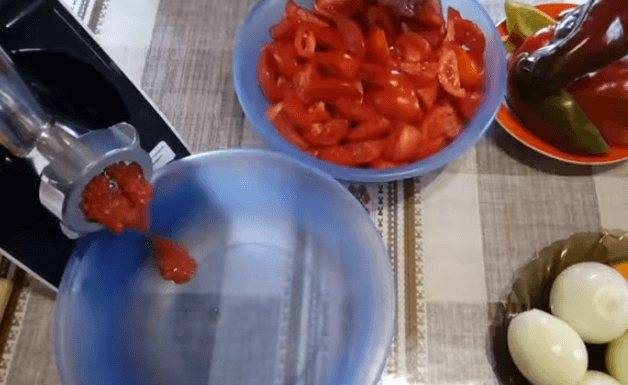 Салат из риса и яиц